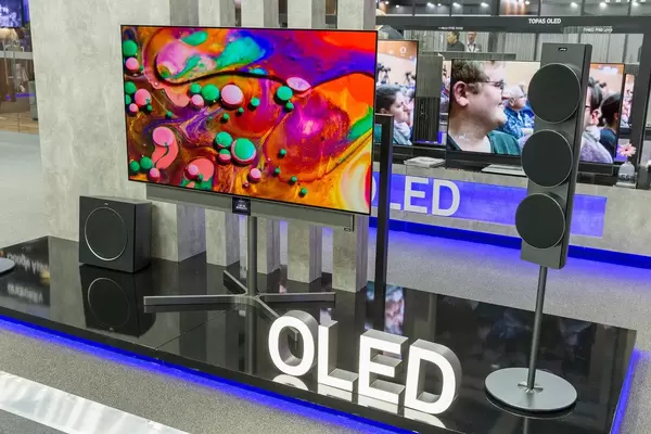 Metz-Oled TV: Television with lifting screen, sunscreen for diverse scenarios and advanced customization