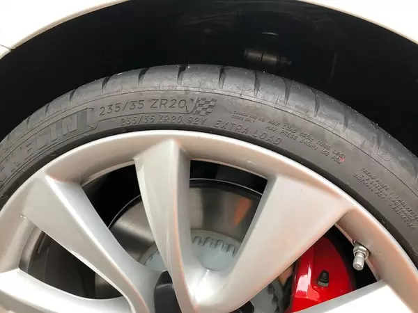 Michelin 235/35 ZR 20 Extra Load Reifen Seitenansicht