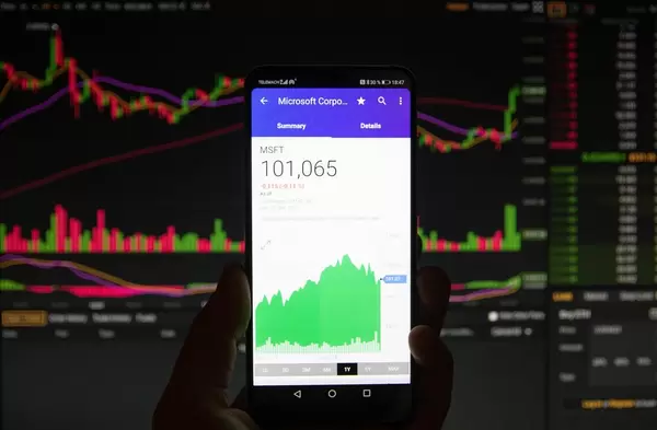 Microsofts Börsenwert auf dem Bildschirm eines Smartphones