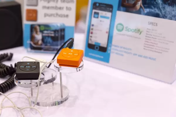 Mighty Spotify-Player in Schwarz und Orange