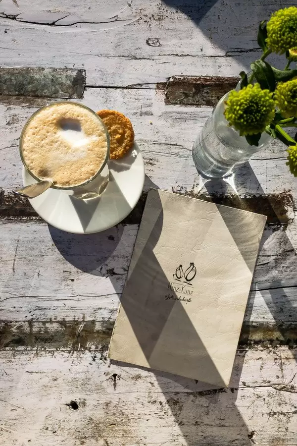 Milchkaffee früh am Morgen