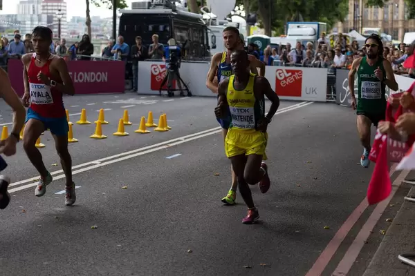 Millen Matende und weitere Läufer (Marathon Finale) bei den IAAF Leichtathletik-Weltmeisterschaften 2017 in London