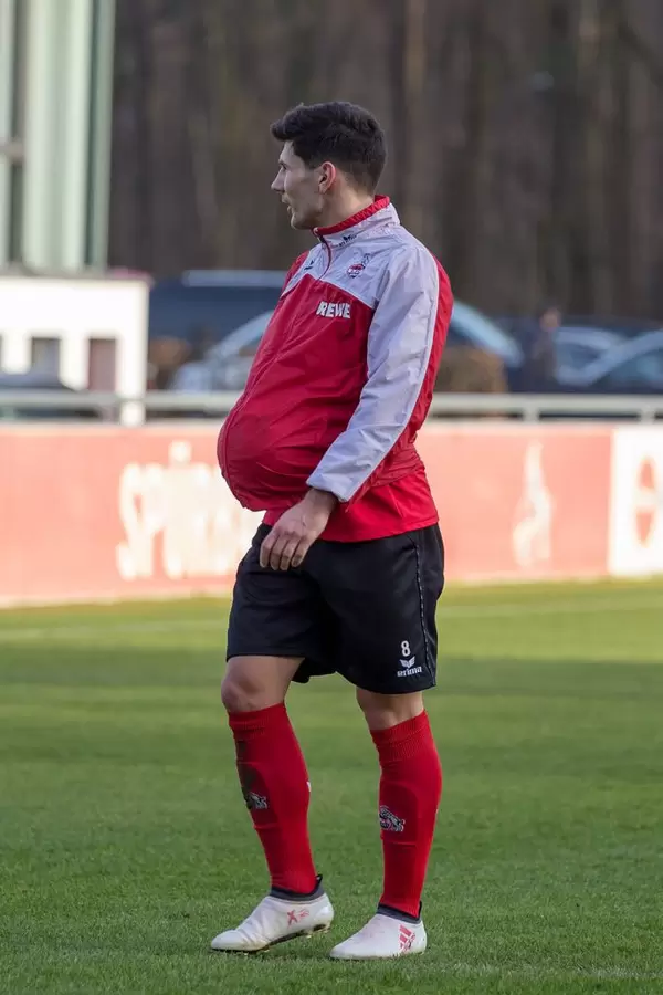 Milos Jojic erlaubt sich einen Spaß beim Training