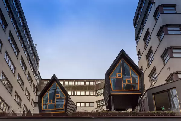 Mini-Häuse auf den Dächern Stockholms