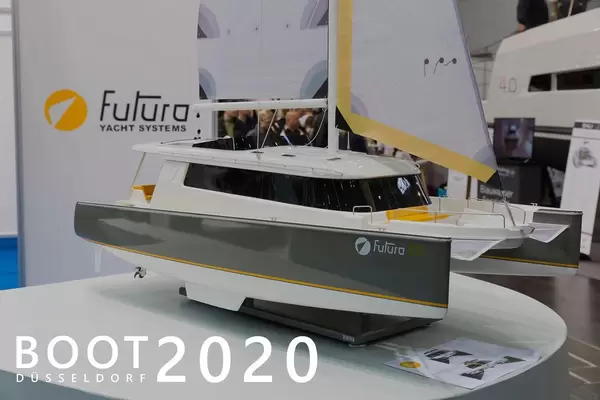 Miniatur-Nachbau der Futura 49 Yacht, wird auf der Bootsmesse ausgestellt, neben dem Bildtitel "Boot Düsseldorf 2020"