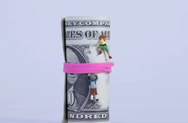 Miniature climbers on money roll