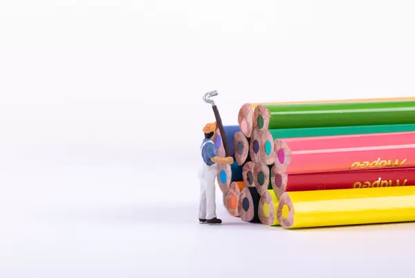 Miniature painter with colored pencils