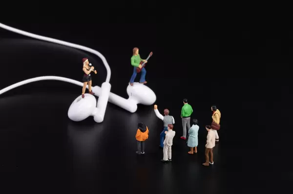 Miniature people at the concert