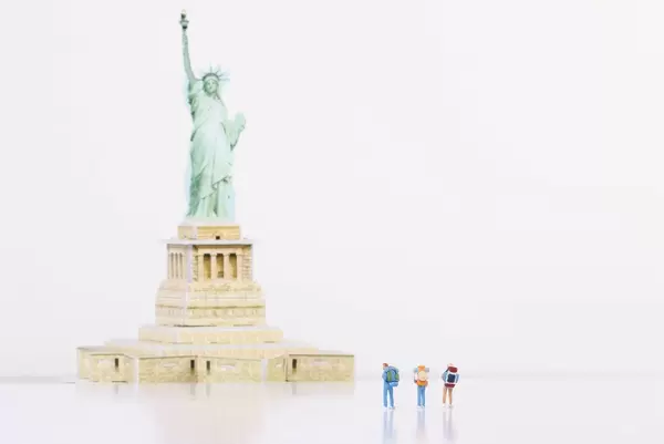 Miniature travelers and Statue of Liberty