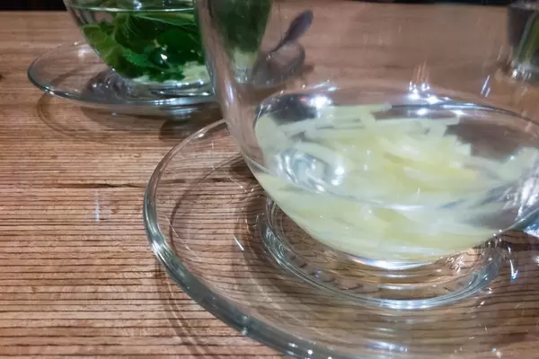 Mint tea and ginger tea