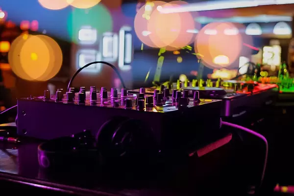 Mischpult für Musik auf einer Feier