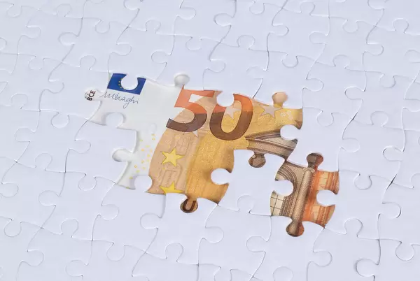 Missing puzzle pieces on 50 Euro money