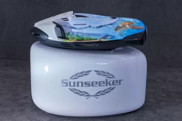 Mit Akku betriebener Tauchscooter mit kunstvoller Lackierung mit Unterwassermotiv