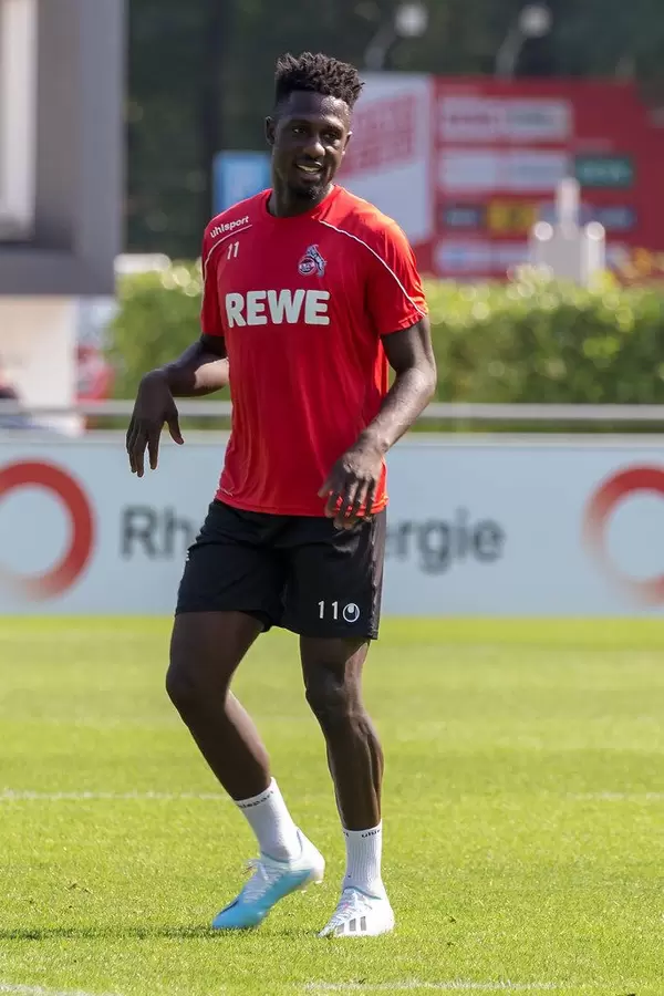 Mittelfeldspieler des 1. FC Köln, beim Training - Kingsley Schindler