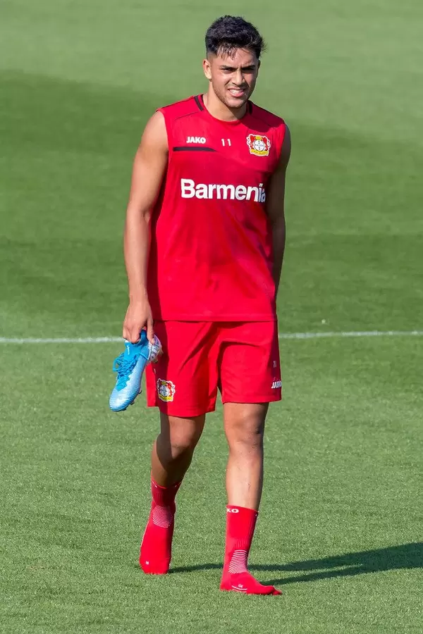 Mittelfeldspieler Nadiem Amiri verlässt nach dem Training das Fußballfeld