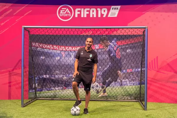 Mo Aubameyang playing FIFA18 and FIFA19 for Werder Bremen eSport Team