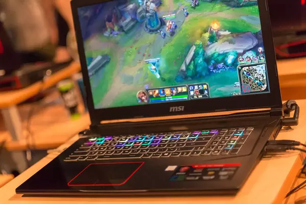 MOBA Spiel auf einem Gaming-Notebook