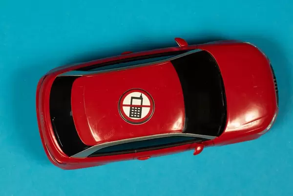 Mobiltelefone verboten zeichen auf rotem Audi A1