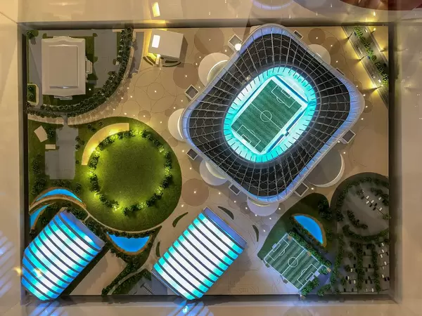 Modell des Al Rayyan Stadions von oben fotografiert