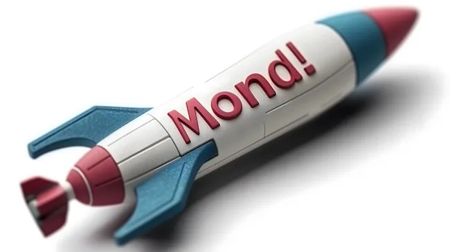 Modellrakete mit 'Mond' Aufschrift auf weißem Hintergrund