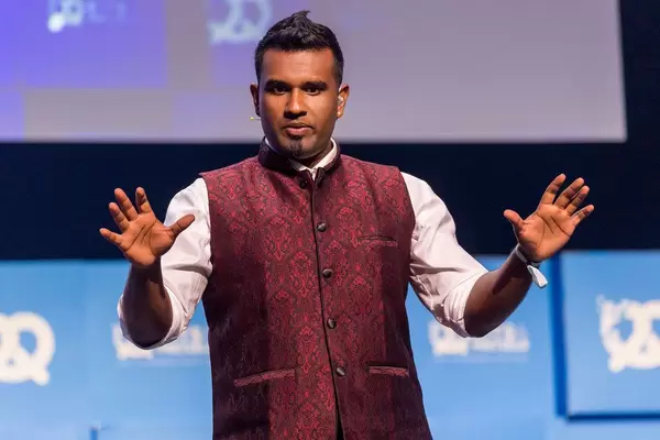 Moderator Dan Ram in traditional Oktoberfest clothes on the stage of the Bits & Pretzels start-up event in Munich