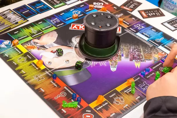 Monopoly Voice Banking - der sprachgesteuerte Zylinder ausgepackt und in Aktion