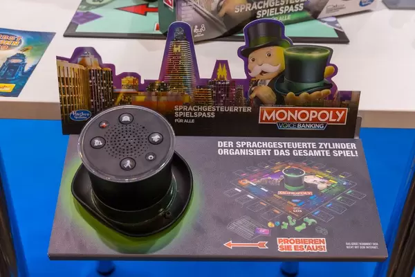 Monopoly Voice Banking - der sprachgesteuerte Zylinder organisiert das gesamte Spiel