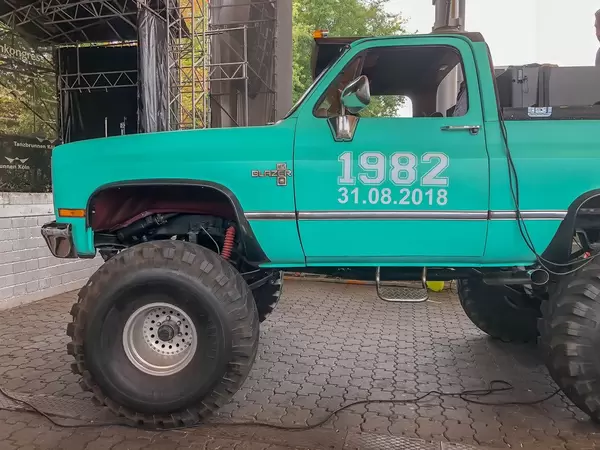 Monstertruck als Bühne beim Konzert von Marteria und Casper