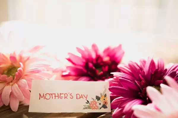 MOTHER'S DAY note with decorated background