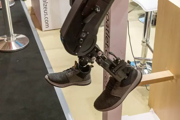 Motorisierte Beinprothese von Exoatlet II