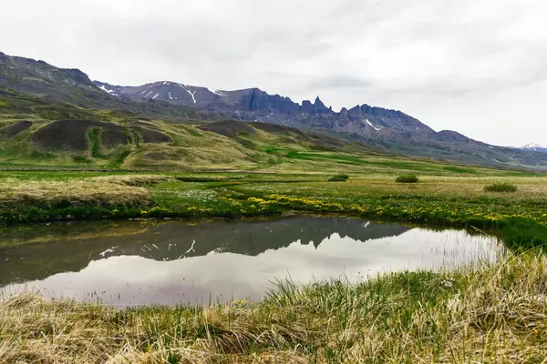 Mountain reflection in the lake / Berg Reflexion in den See