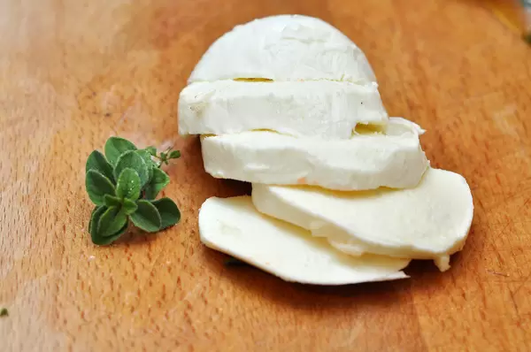 Mozarella mit Oregano
