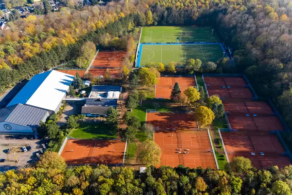 MSC Köln Marienburger Sport-Club 1920 e.V. mit vielen Tennisplätzen und Fußballfeldern im Forstbotanischen Garten und Friedenswald in Köln, Deutschland