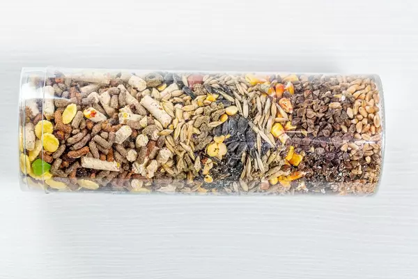 Multicomponent feed with different grains and granules for hamster