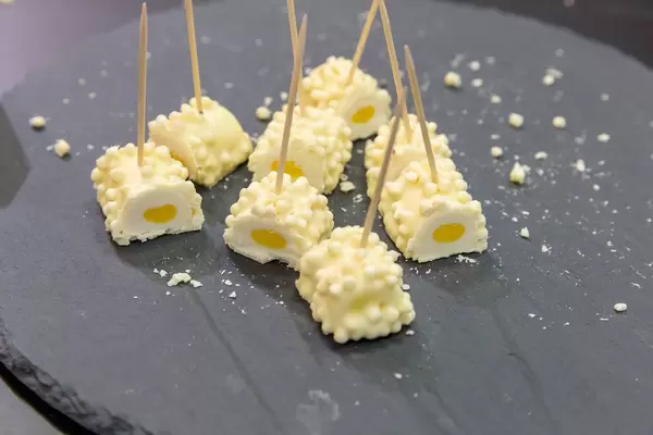 Multipower Protein Delight bars with white chocolate tropical flavour at Fibo Cologne