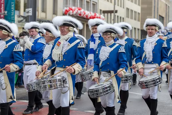 Musikkorps der Blauen Funken beim Rosenmontagszug - Kölner Karneval 2018
