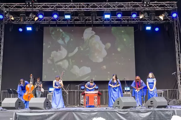 Musiktruppe spielt auf traditionellen chinesischen Instrumenten - Chinafest, Köln