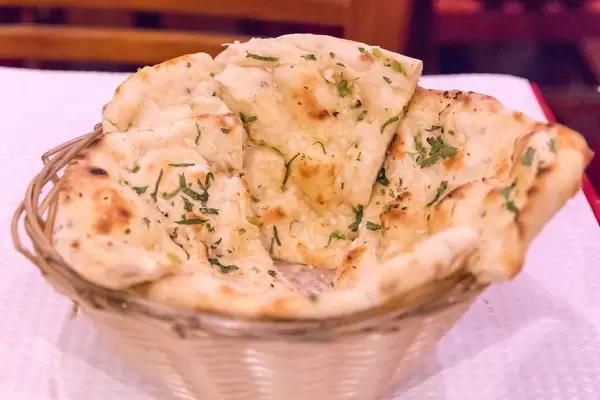 Naan Fladenbrot mit Knoblauch