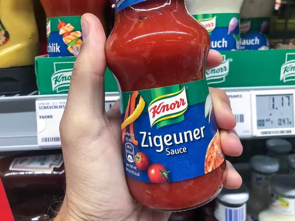 Nach Kritik entscheidet Knorr, ihre Zigeuner Sauce in „Paprikasauce Ungarische Art“ umzubenennen