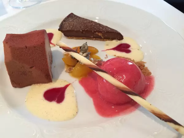 Nachtisch: Sorbet mit Schokoladenkuchen