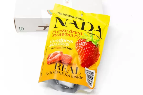 Nada - freeze-dried strawberries from the tenth door of the the vegan Foodist Active advents calendar