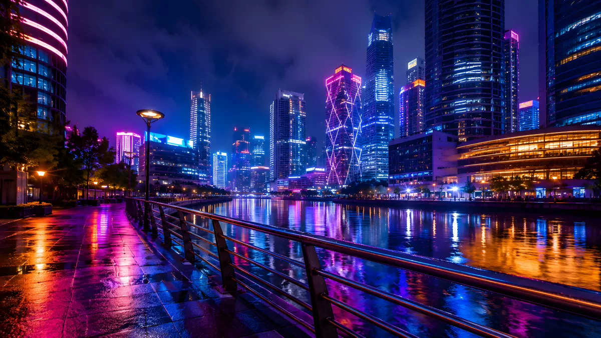 Nächtliche Skyline mit Neonlichtern am Flussufer