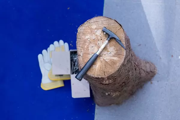 Nageln, ein Spieleklassiker auf deutschen Festivals