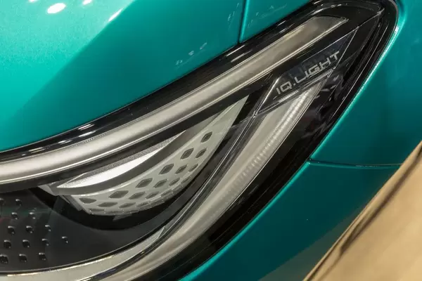 Nahaufnahme der IQ.Light LED-Matrixscheinwerfe des VW Touareg und ID.3