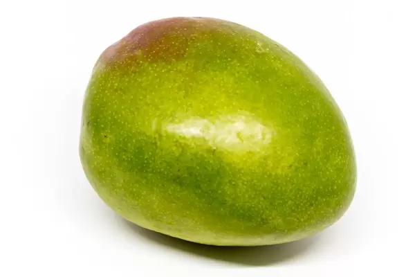 Nahaufnahme einer unreifen Mango