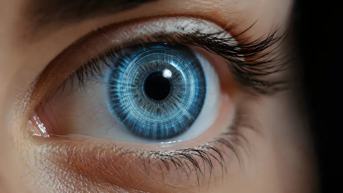 Nahaufnahme eines blauen Auges mit futuristischem Scan-Effekt