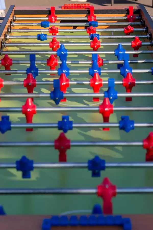 Nahaufnahme eines Tischfußballtisches