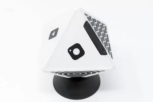 Nahaufnahme - TIMEULAR - ZEI - Zeit Tracking Octagon in Weiß - Instagram Icon