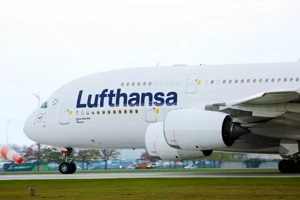 Nahaufnahme von Lufthansa Airbus A380 Flugzeug am Flughafen München