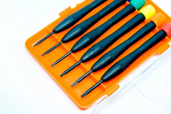 Nahaufnahme von Torx-Schraubendreher im Set einer oranger Verpackung